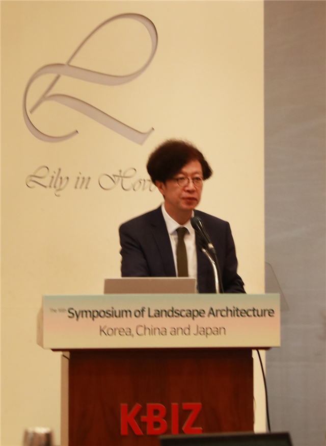 15391616608390768674.jpg 01.本次研討會(huì)主席,Seoul National University教授Kyung Jin Zoh先生.JPG