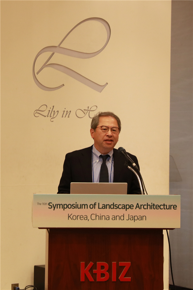 1539161678704086CCD7.jpg 04.日本造園學(xué)會(huì)會(huì)長(zhǎng)Makoto Yokohari先生.JPG